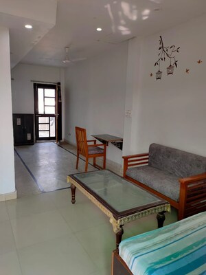 Living Room in 1 BHK Builder Floor at Sushant Vyapaar Kendra, Sector 43 – for Rent