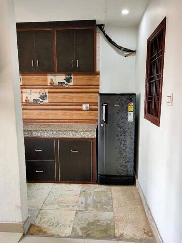 Furnished Amenities in 1 BHK Builder Floor at Sushant Vyapaar Kendra, Sector 43 – for Rent
