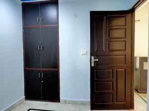Room in 1 BHK Builder Floor at Sushant Vyapaar Kendra, Sector 43 – for Rent