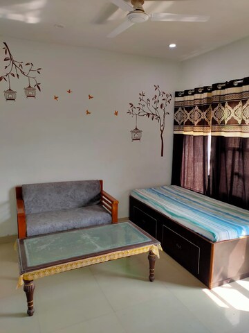 Living Room in 1 BHK Builder Floor at Sushant Vyapaar Kendra, Sector 43 – for Rent
