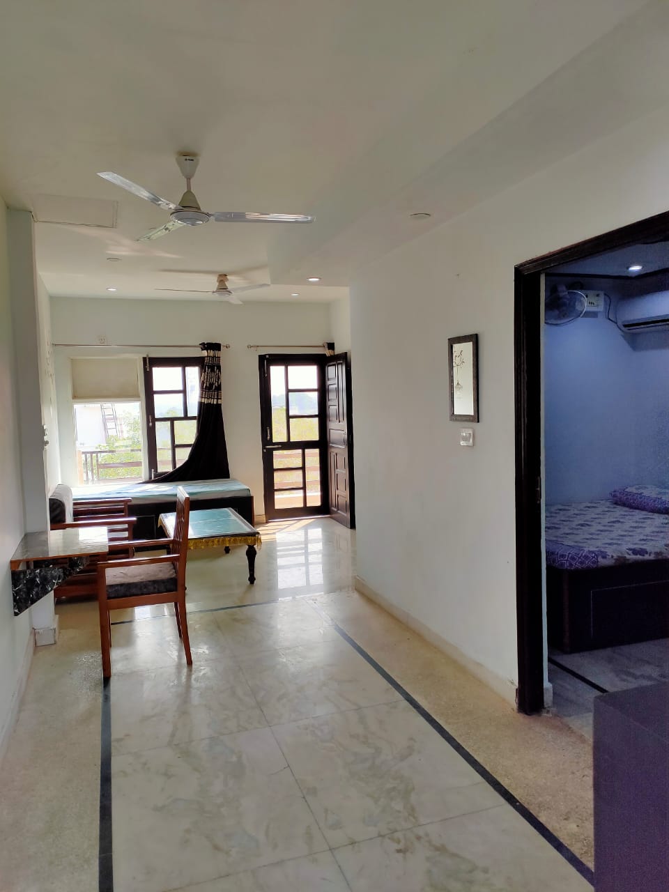 1 BHK + Extra Room Builder Floor For Rent in Sushant Vyapaar Kendra