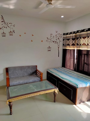 Bedroom in 1 BHK Builder Floor at Sushant Vyapaar Kendra, Sector 43 – for Rent