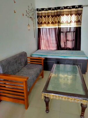 Living Room in 1 BHK Builder Floor at Sushant Vyapaar Kendra, Sector 43 – for Rent