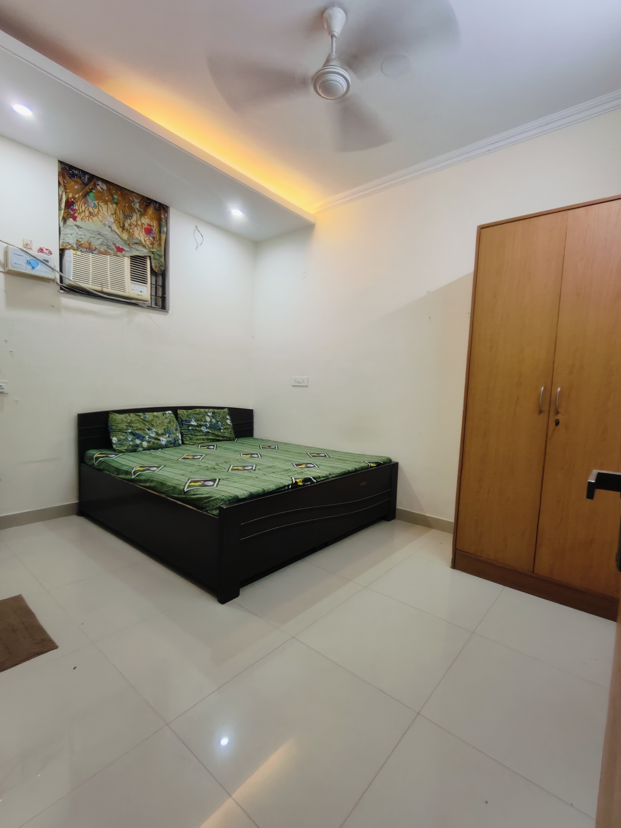 1 BHK + Extra Room Builder Floor For Rent in Sushant Vyapaar Kendra