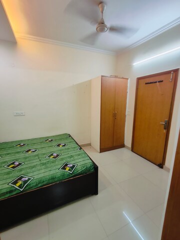 Bedroom in 1 BHK Builder Floor at Sushant Vyapaar Kendra, Sector 43 – for Rent