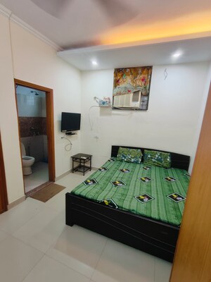 Bedroom in 1 BHK Builder Floor at Sushant Vyapaar Kendra, Sector 43 – for Rent