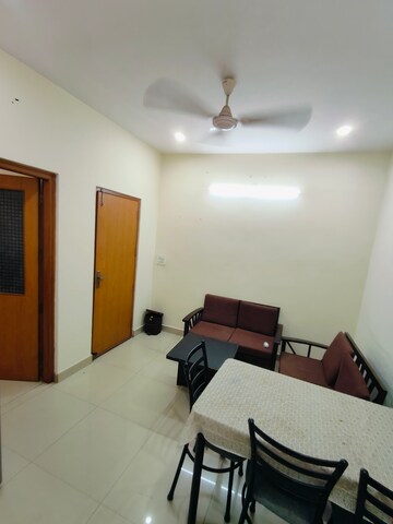 Bedroom in 1 BHK Builder Floor at Sushant Vyapaar Kendra, Sector 43 – for Rent