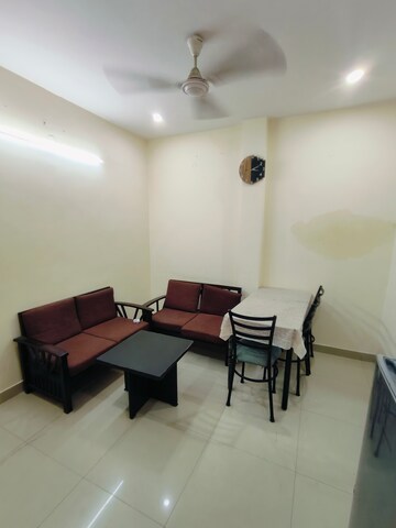 Team Area in 1 BHK Builder Floor at Sushant Vyapaar Kendra, Sector 43 – for Rent