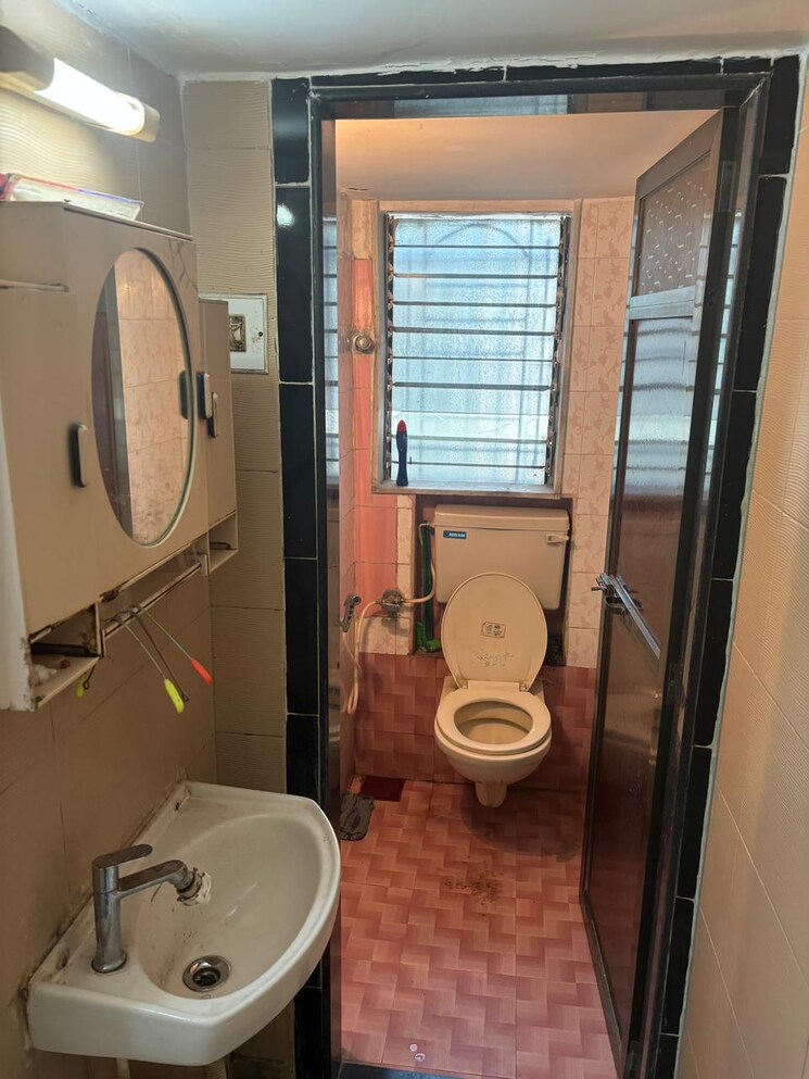 Bathroom, rahul-apartment-borivali 1 Bedroom 450 Sq.Ft. Apartment In Borivali West Mumbai 9289973