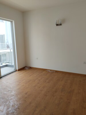 Room in 3 BHK Apartment at Jaypee Greens Star Court, Jaypee Greens – for Sale