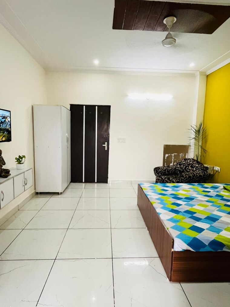 Bedroom, sushant-vyapaar-kendra 1 RK 500 Sq.Ft. Builder Floor In Sector 43 Gurgaon 9289960