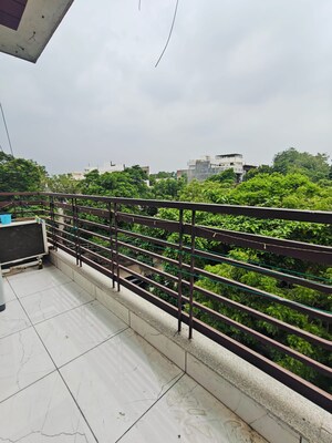 Balcony in 1 RK Builder Floor at Sushant Vyapaar Kendra, Sector 43 – for Rent