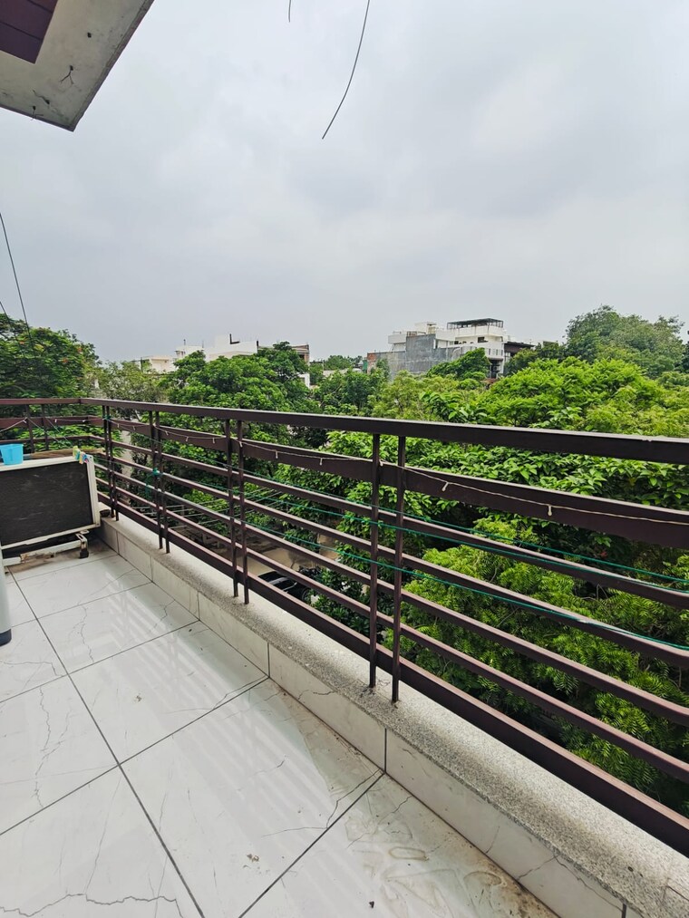 Balcony, sushant-vyapaar-kendra 1 RK 500 Sq.Ft. Builder Floor In Sector 43 Gurgaon 9289960