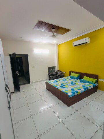 Living Room in 1 RK Builder Floor at Sushant Vyapaar Kendra, Sector 43 – for Rent