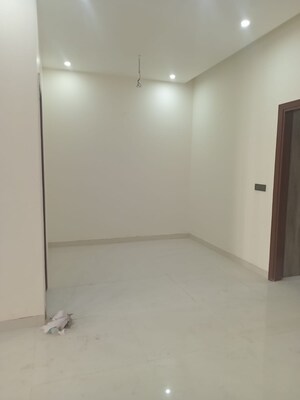 Room in 3 BHK Builder Floor at Vip Road – for Sale