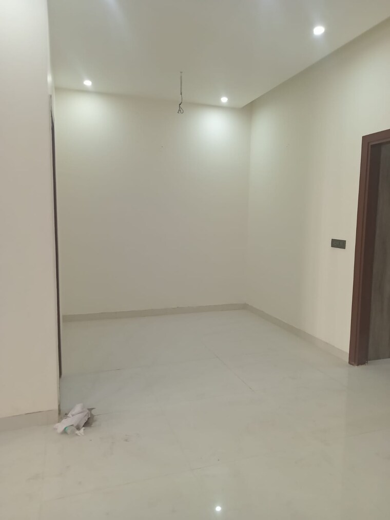 Room, vip road 3 Bedroom 1550 Sq.Ft. Builder Floor In Vip Road Zirakpur 9289856