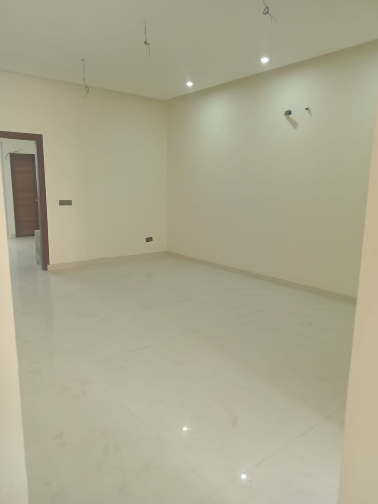 Room, vip road 3 Bedroom 1550 Sq.Ft. Builder Floor In Vip Road Zirakpur 9289856