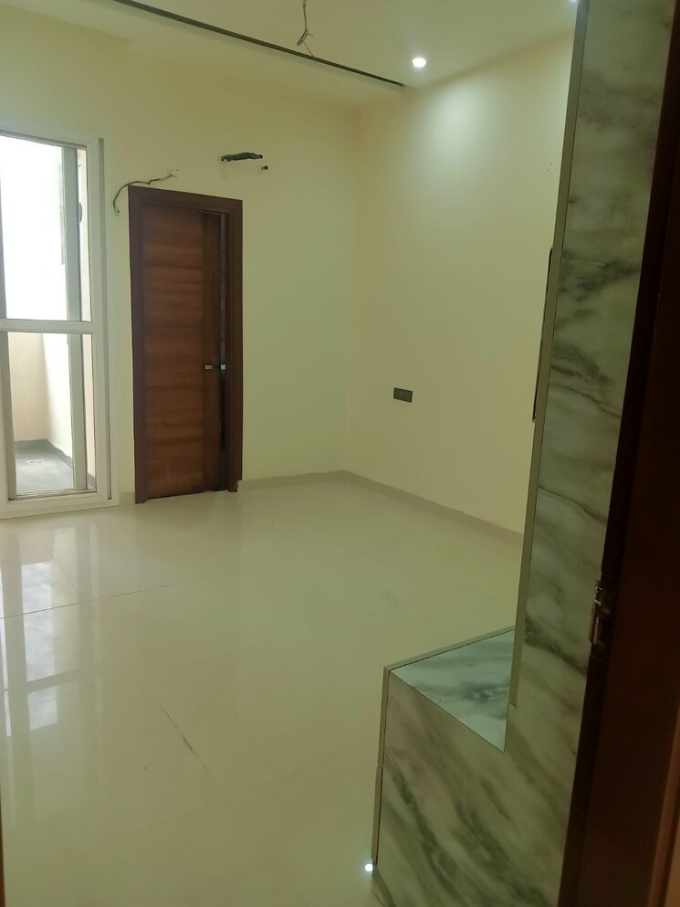 Room, vip road 3 Bedroom 1550 Sq.Ft. Builder Floor In Vip Road Zirakpur 9289856