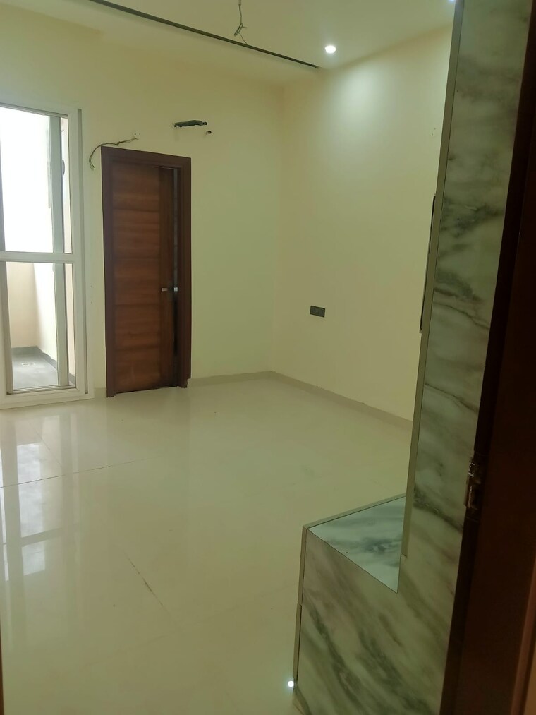 Room, vip road 3 Bedroom 1550 Sq.Ft. Builder Floor In Vip Road Zirakpur 9289856