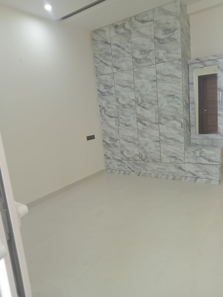 Room, vip road 3 Bedroom 1550 Sq.Ft. Builder Floor In Vip Road Zirakpur 9289856