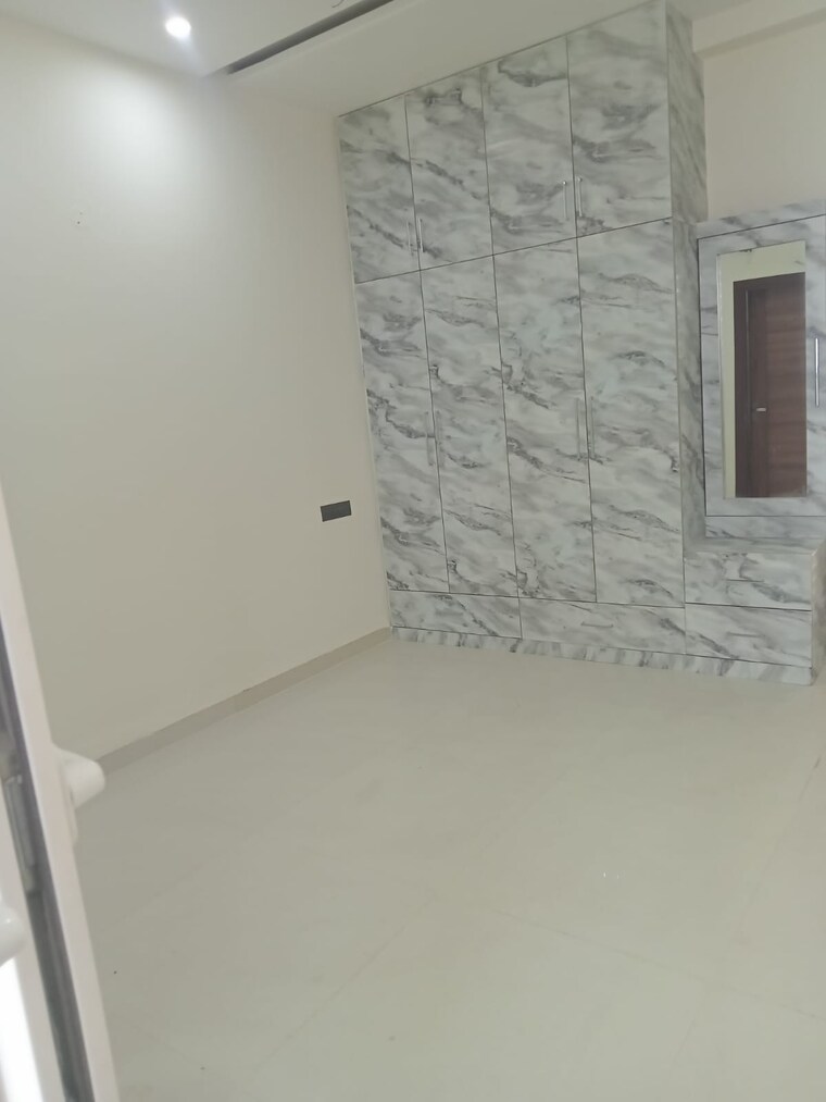 Room, vip road 3 Bedroom 1550 Sq.Ft. Builder Floor In Vip Road Zirakpur 9289856