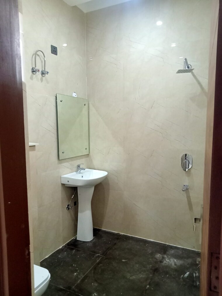 Bathroom, vip road 3 Bedroom 1550 Sq.Ft. Builder Floor In Vip Road Zirakpur 9289856