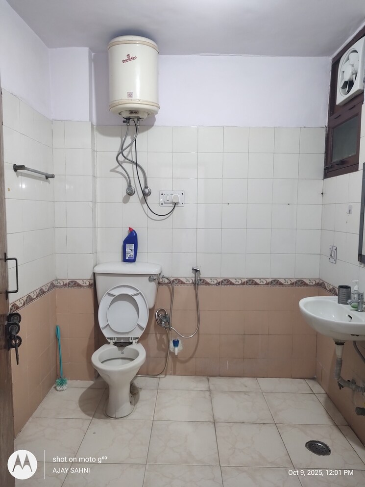 Bathroom, mehrauli 2 Bedroom 1000 Sq.Ft. Builder Floor In Mehrauli Delhi 9290017