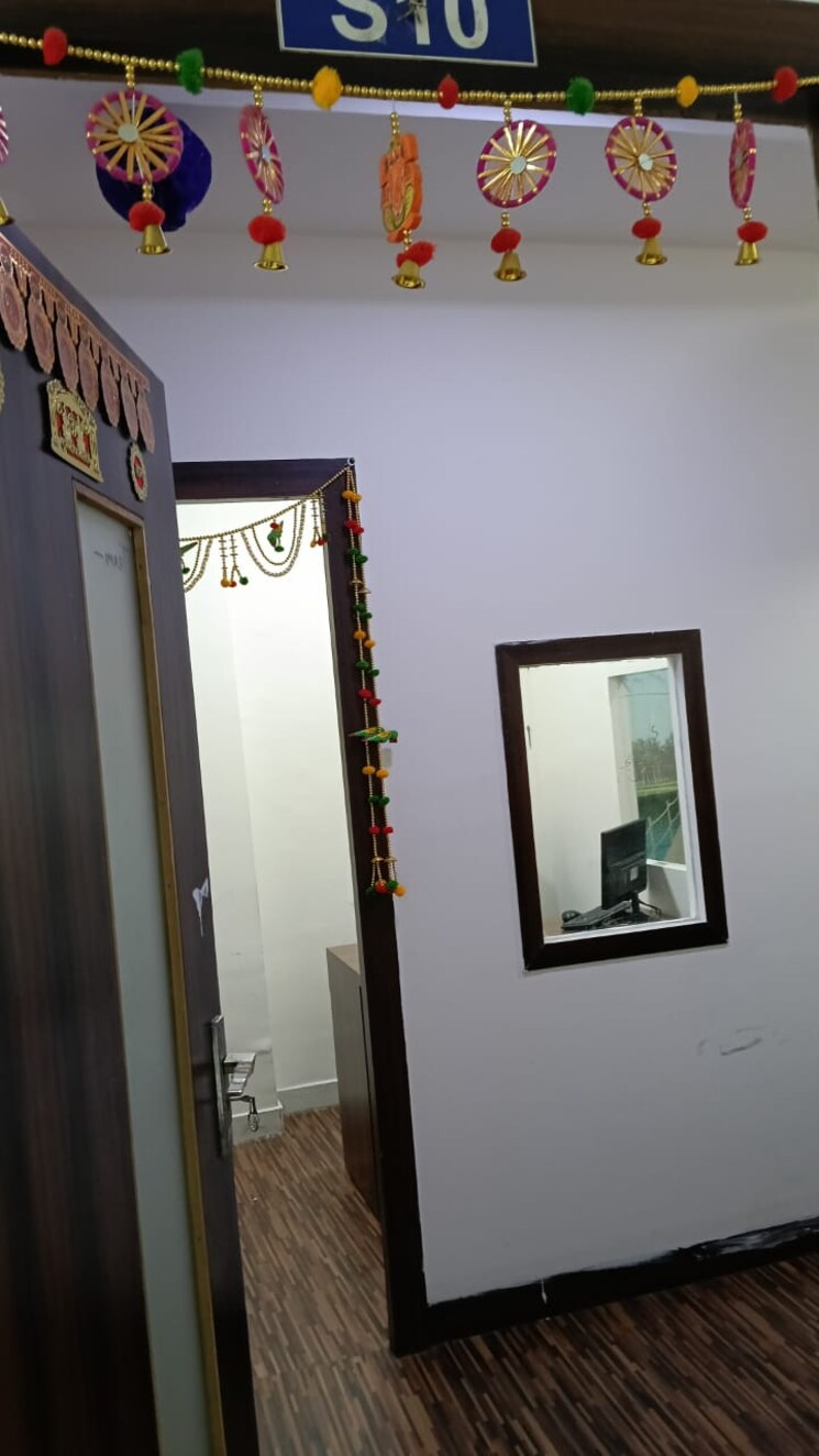 undefined, sector 6 Commercial Office Space 500 Sq.Ft. In Sector 6 Noida 9290011