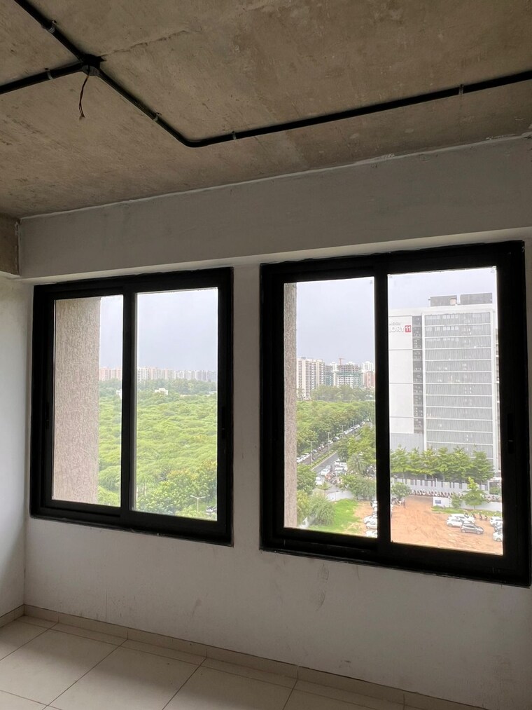 Room, gota Commercial Office Space 679 Sq.Ft. In Gota Ahmedabad 9290126