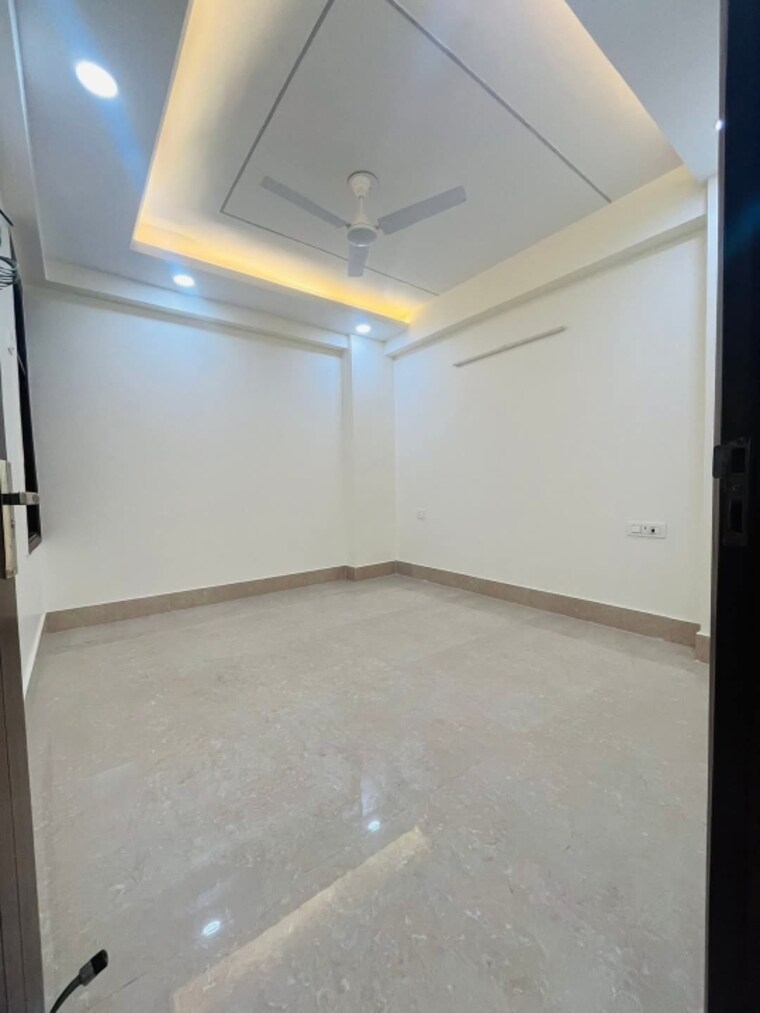 Bedroom, freedom fighters enclave 3 Bedroom 1800 Sq.Ft. Apartment In Freedom Fighters Enclave Delhi 9290263