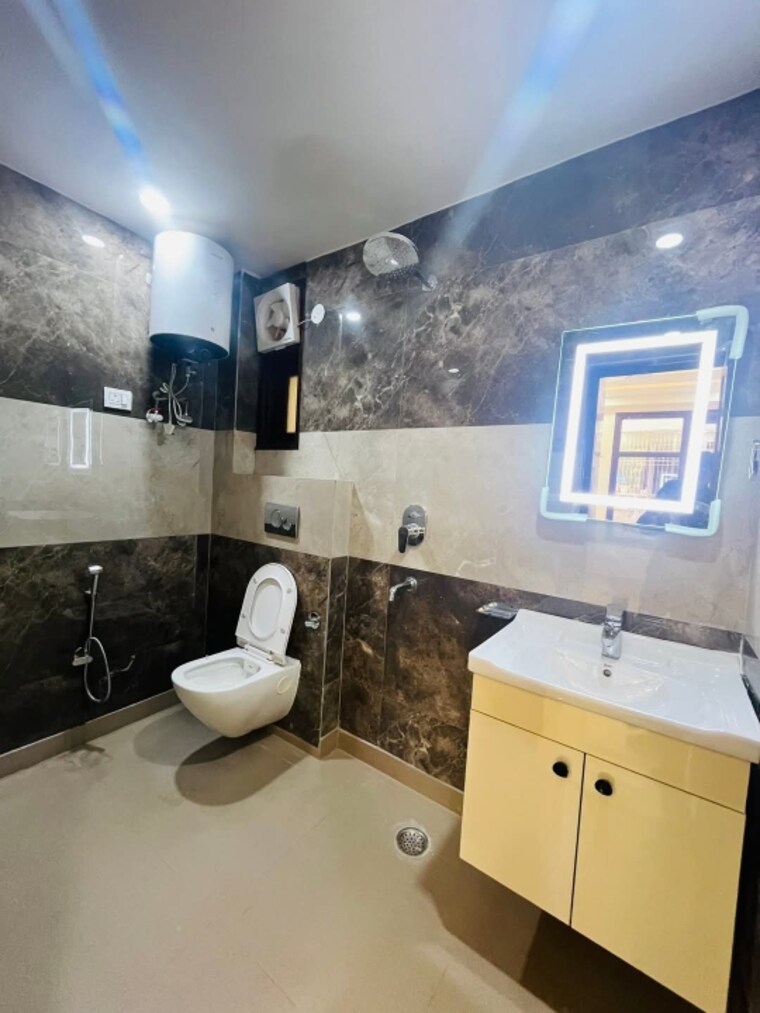 Attached Bathroom, freedom fighters enclave 3 Bedroom 1800 Sq.Ft. Apartment In Freedom Fighters Enclave Delhi 9290263