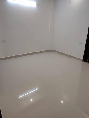 Room in 3 BHK Builder Floor at RWA Tomar Colony, Mukundpur – for Sale