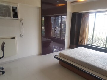 Bedroom in 1 BHK Apartment at Khar West – for Rent