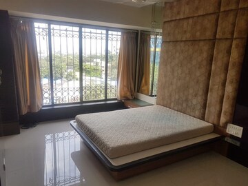 Bedroom in 1 BHK Apartment at Khar West – for Rent