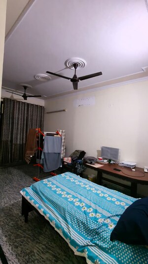 Bedroom in 2 BHK Builder Floor at Spring Field, Sector 31 – for Rent