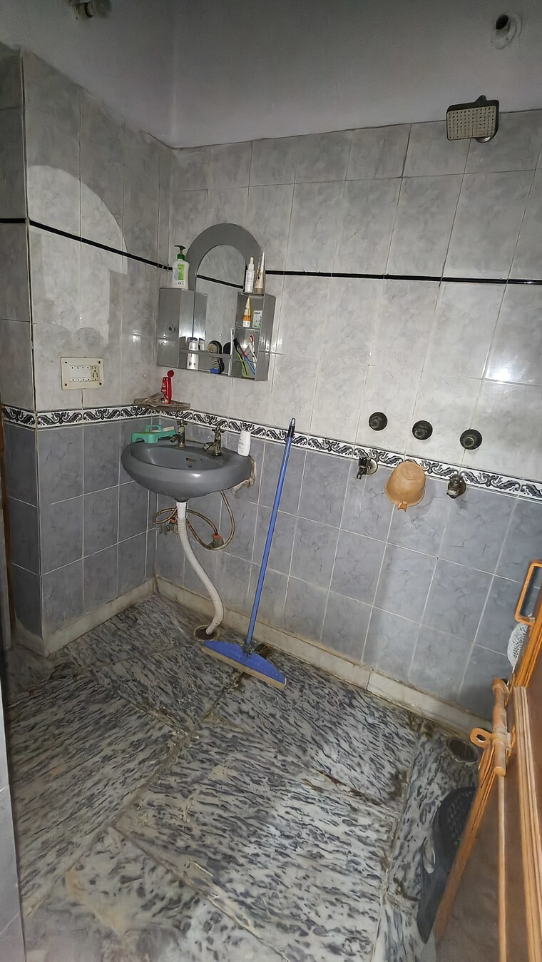 Bathroom, spring-field 2 Bedroom 900 Sq.Ft. Builder Floor In Sector 31 Faridabad 9290320