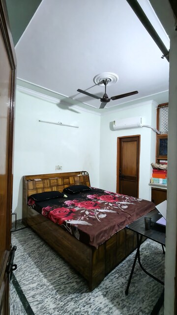 Bedroom in 2 BHK Builder Floor at Spring Field, Sector 31 – for Rent
