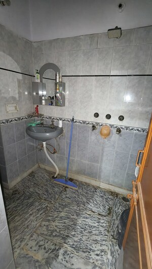 Bathroom in 2 BHK Builder Floor at Spring Field, Sector 31 – for Rent