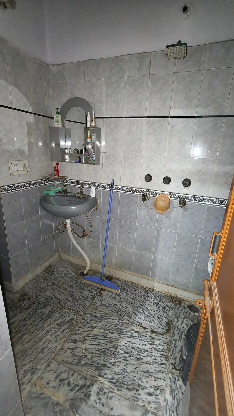 Bathroom, spring-field 2 Bedroom 900 Sq.Ft. Builder Floor In Sector 31 Faridabad 9290320