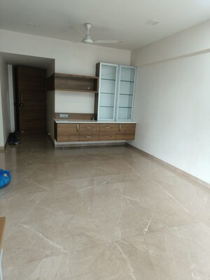 Room in 2 BHK Apartment at Dadar East – for Rent