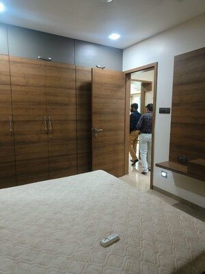 Room in 2 BHK Apartment at Dadar East – for Rent