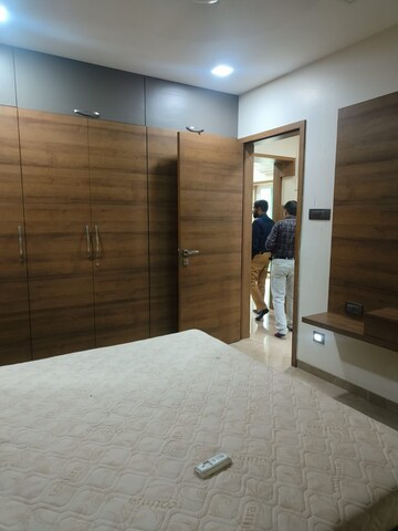 Room in 2 BHK Apartment at Dadar East – for Rent