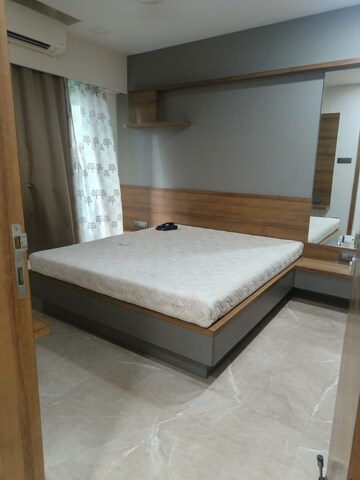 Bedroom in 2 BHK Apartment at Dadar East – for Rent