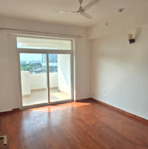 Room in 4 BHK Apartment at Parx Laureate, Sector 108 – for Rent