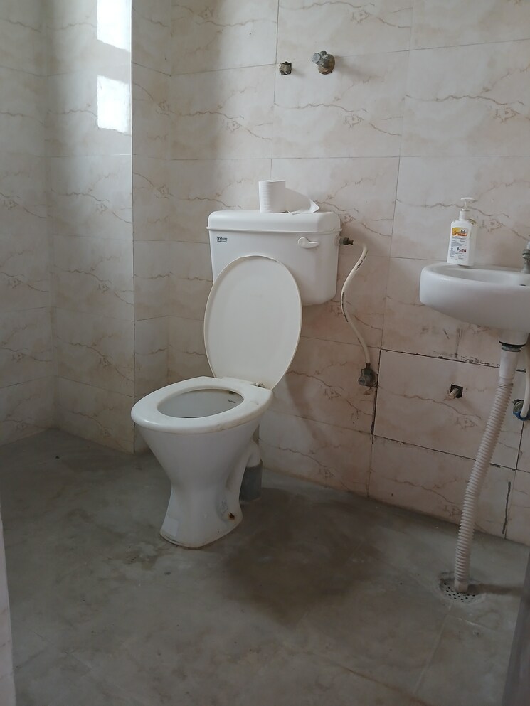 Bathroom, agrasain-spaces-aagman 2 Bedroom 586 Sq.Ft. Apartment In Sector 70 Faridabad 9290366