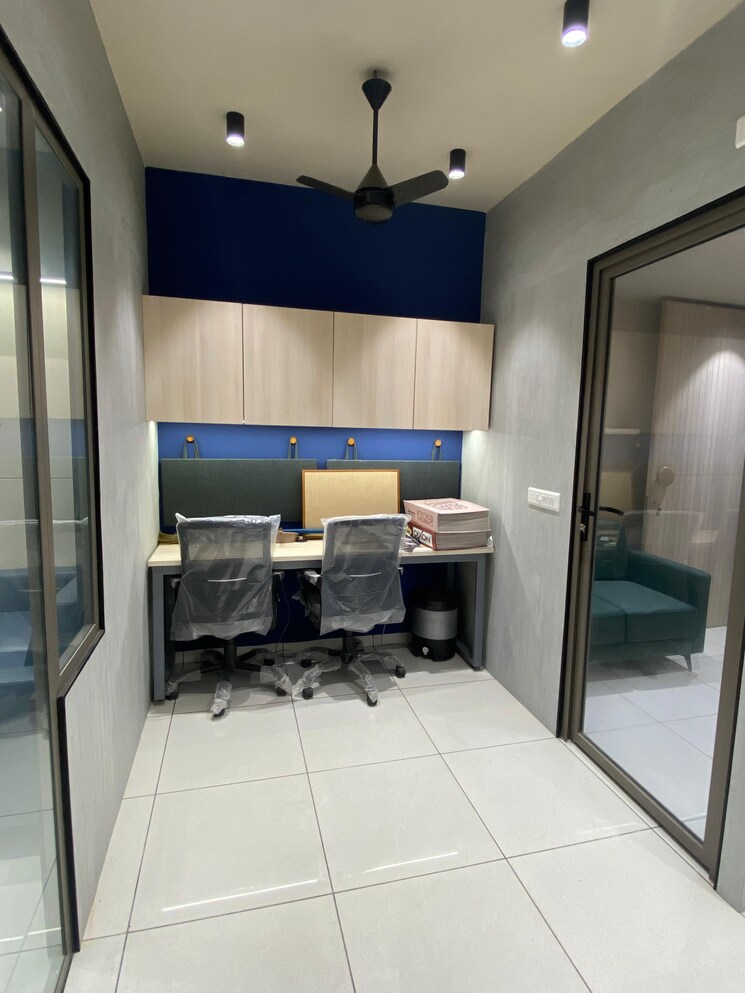 Team Area, shivam-trade-center Commercial Office Space 824 Sq.Ft. In Ambli Ahmedabad 9290351