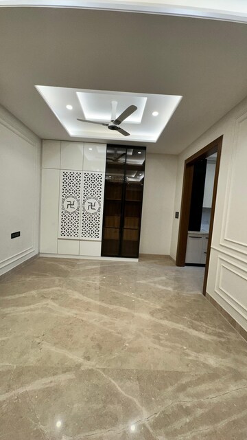 Room in 3 BHK Builder Floor at Ansal API Esencia, Sector 67 – for Rent