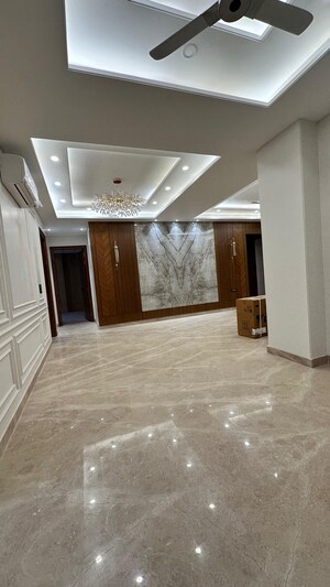 Room in 3 BHK Builder Floor at Ansal API Esencia, Sector 67 – for Rent