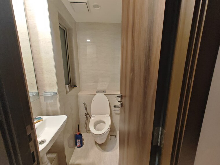 Bathroom, hiranandani-regent-hill 1 Bedroom 550 Sq.Ft. Apartment In Powai Mumbai 9290368