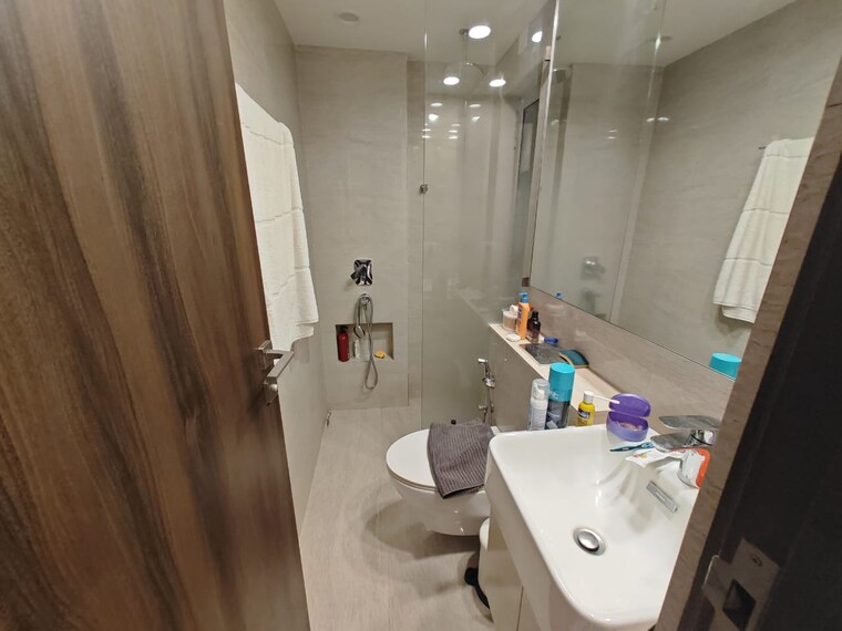 Bathroom, hiranandani-regent-hill 1 Bedroom 550 Sq.Ft. Apartment In Powai Mumbai 9290368